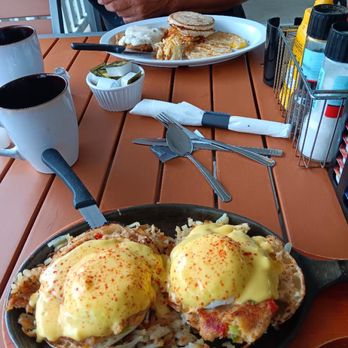 2nd Street Cafe signature dishes Country Fried Steak With Sausage Gravy And Two Eggs
Breakfast Skillet
Florentine Benny